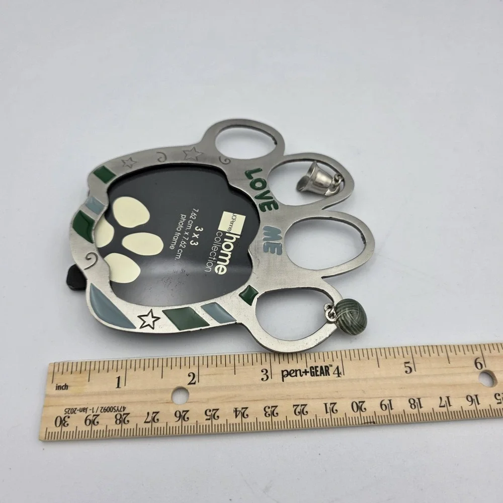 Love Me Engraved Metal Cat Paw Picture Frame Green Letters Bell & Yarn Charms